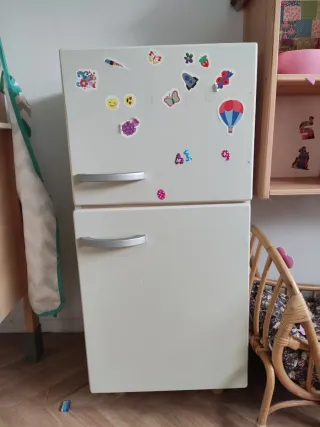 Nevera de juguete Zara Home. 66x30x30