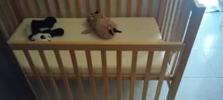 Cuna de madera para bebé