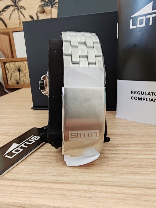 Reloj Lotus Negro y Plateado