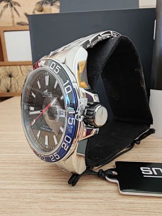 Reloj Lotus Negro y Plateado