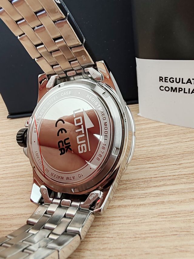 Reloj Lotus Negro y Plateado