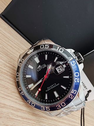 Reloj Lotus Negro y Plateado