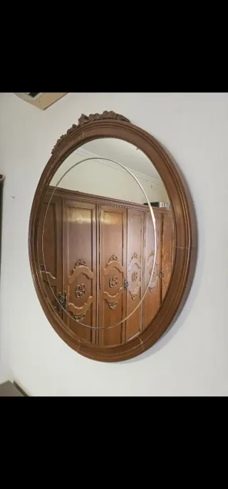 Armario, cómoda y espejo de madera