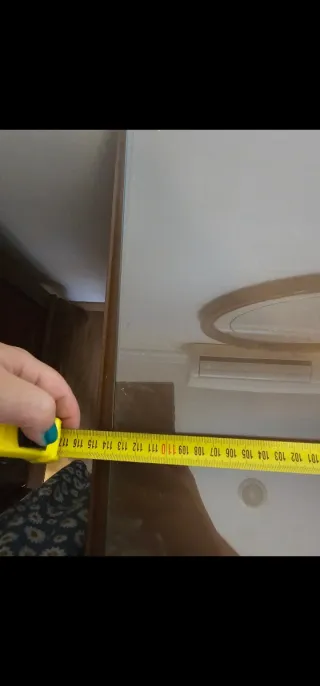 Armario, cómoda y espejo de madera