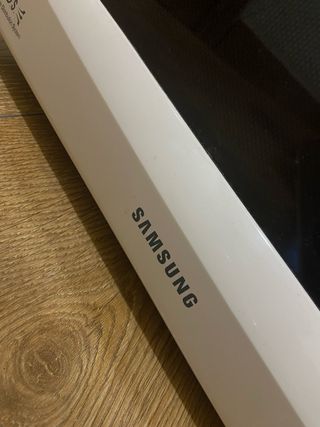 Microondas Samsung de color blanco