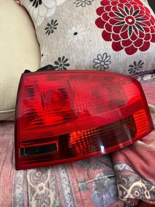 Piloto trasero derecho original a4 b7