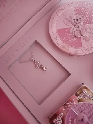 Set de maquillaje Art Value y collar