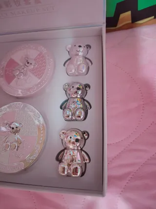 Set de maquillaje Art Value y collar