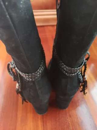 Botines negros de ante con trenza