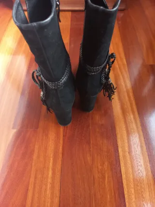 Botines negros de ante con trenza