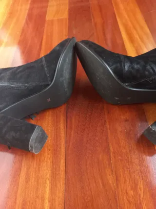 Botines negros de ante con trenza