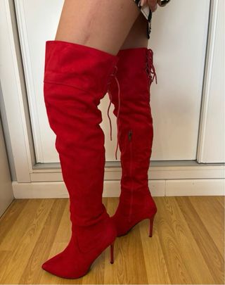 Botas altas de tacón rojas