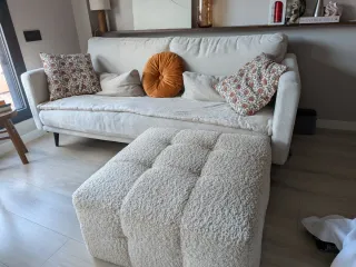 Sofá beige y seminuevo