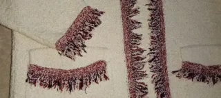 Chaqueta blanco roto con hilo de oro y flecos