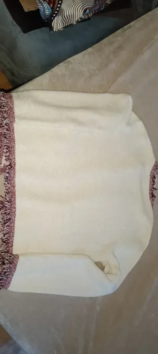 Chaqueta blanco roto con hilo de oro y flecos