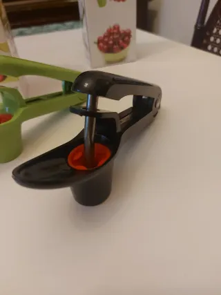 Snocciolatore Ciliegie Olive Veleka