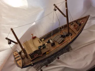 Modellino barca in legno sec. XX