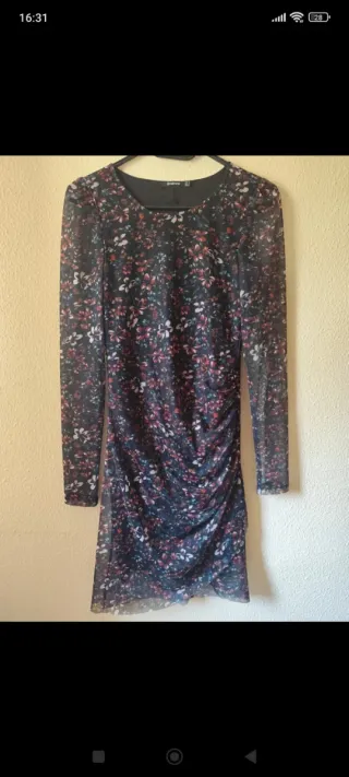 Vestido Stradivarius flores negro talla XS