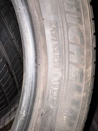 Neumático Michelin 245/45R19 102Y