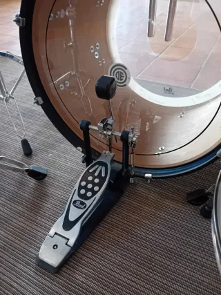 Batería acustica Pearl Forum Series.