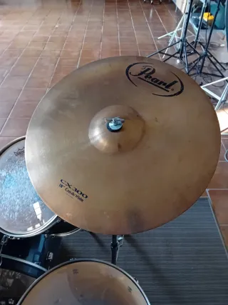 Batería acustica Pearl Forum Series.