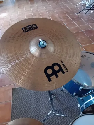 Batería acustica Pearl Forum Series.