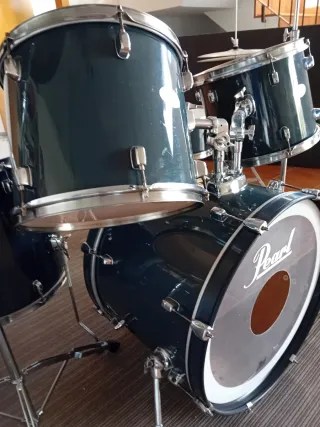 Batería acustica Pearl Forum Series.