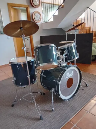 Batería acustica Pearl Forum Series.