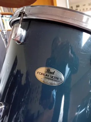 Batería acustica Pearl Forum Series.