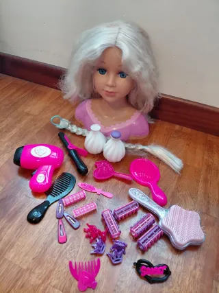 Muñeca Peluquería con Accesorios