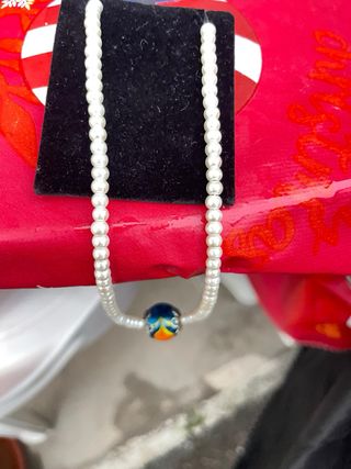 Collana perle con ciondolo colorato