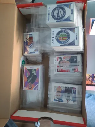 Vendo o cambio Cromos Liga Este 25/26