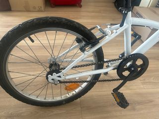 Bicicleta infantil blanca y rosa