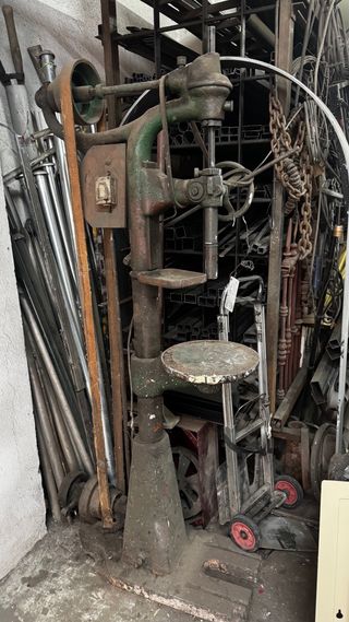 Taladro de columna antiguo coleccionista