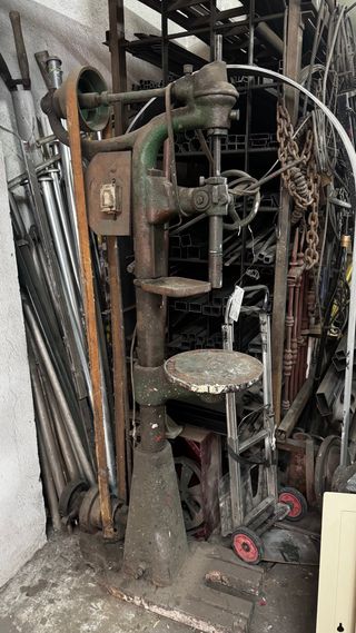 Taladro de columna antiguo coleccionista