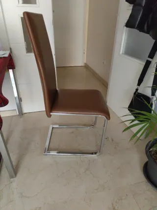 Silla polipiel marrón y metal