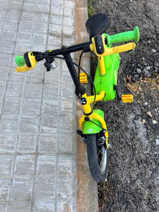 Bicicleta infantil amarilla y verde