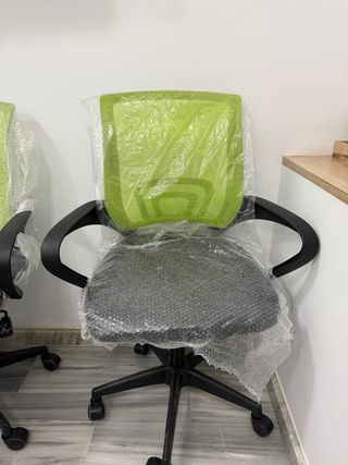 Silla de oficina con ruedas negra y verde