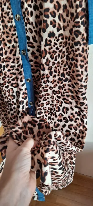 Vestido camisero jean y estampado leopardo