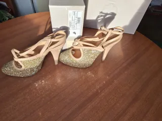 Zapatos de tacón mujer dorados y beige