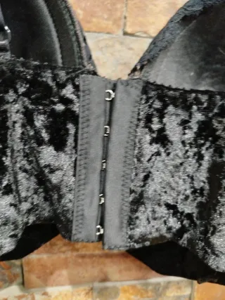 Top Negro Terciopelo Encaje