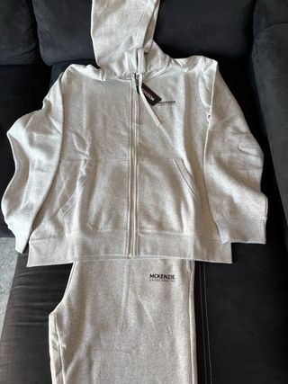 Chándal McKenzie gris con capucha Nuevo.