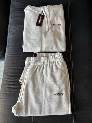 Chándal McKenzie gris con capucha Nuevo.
