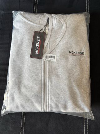 Chándal McKenzie gris con capucha Nuevo.