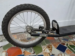 Patinete todoterreno con ruedas grandes