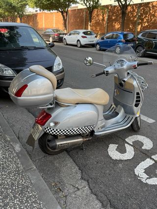 Vespa GTS 250 Plata