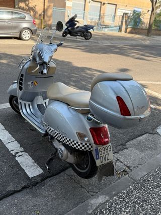 Vespa GTS 250 Plata