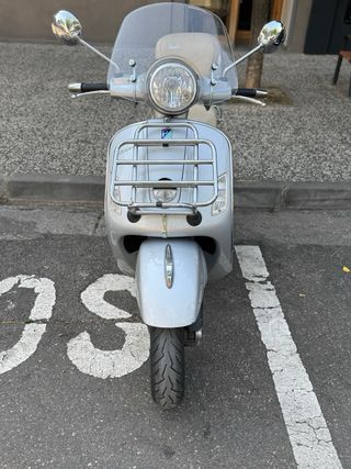 Vespa GTS 250 Plata