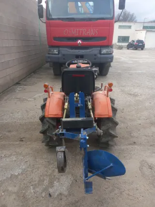 Mini tractor Kubota B5001 4x4  no marear la perdiz