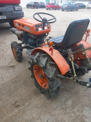 Mini tractor Kubota B5001 4x4  no marear la perdiz
